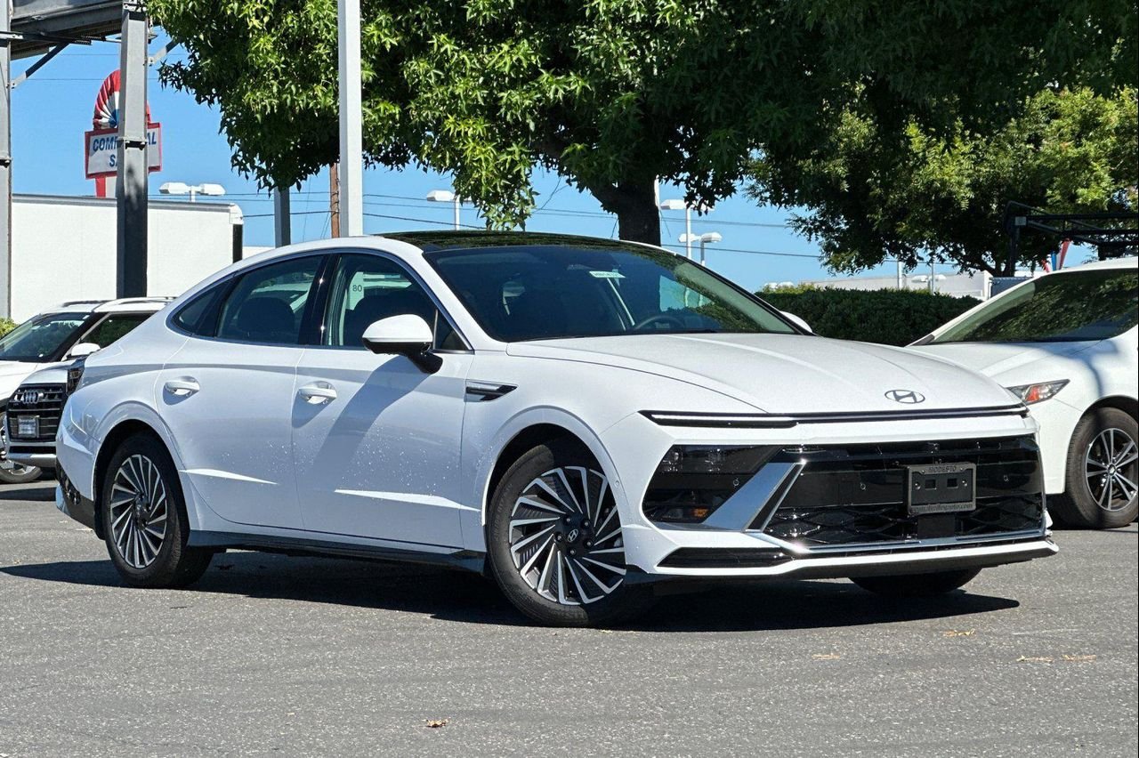 New 2026 Serenity White Hyundai Limited image 2
