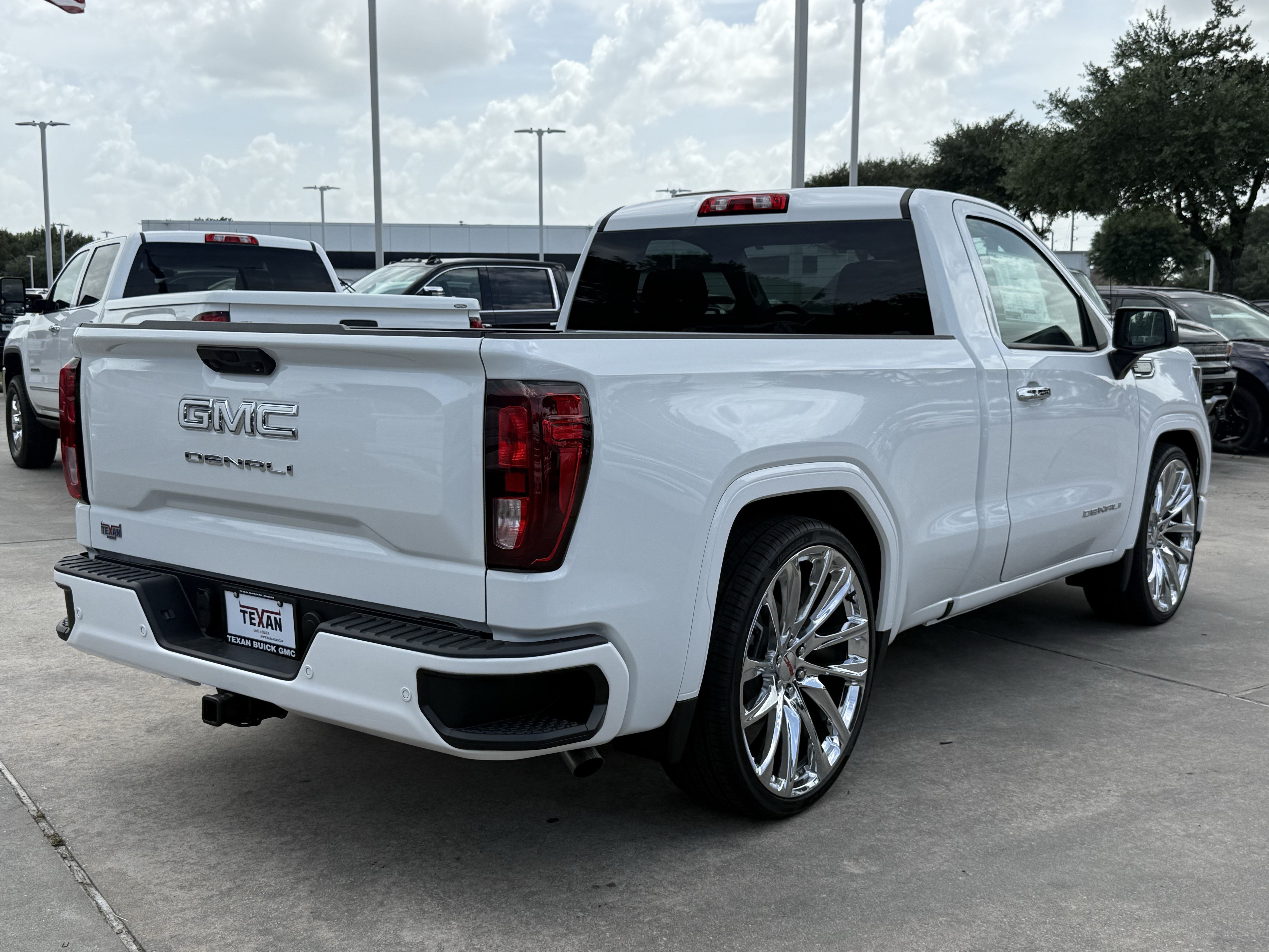 New 2026 Summit White GMC Pro image 4