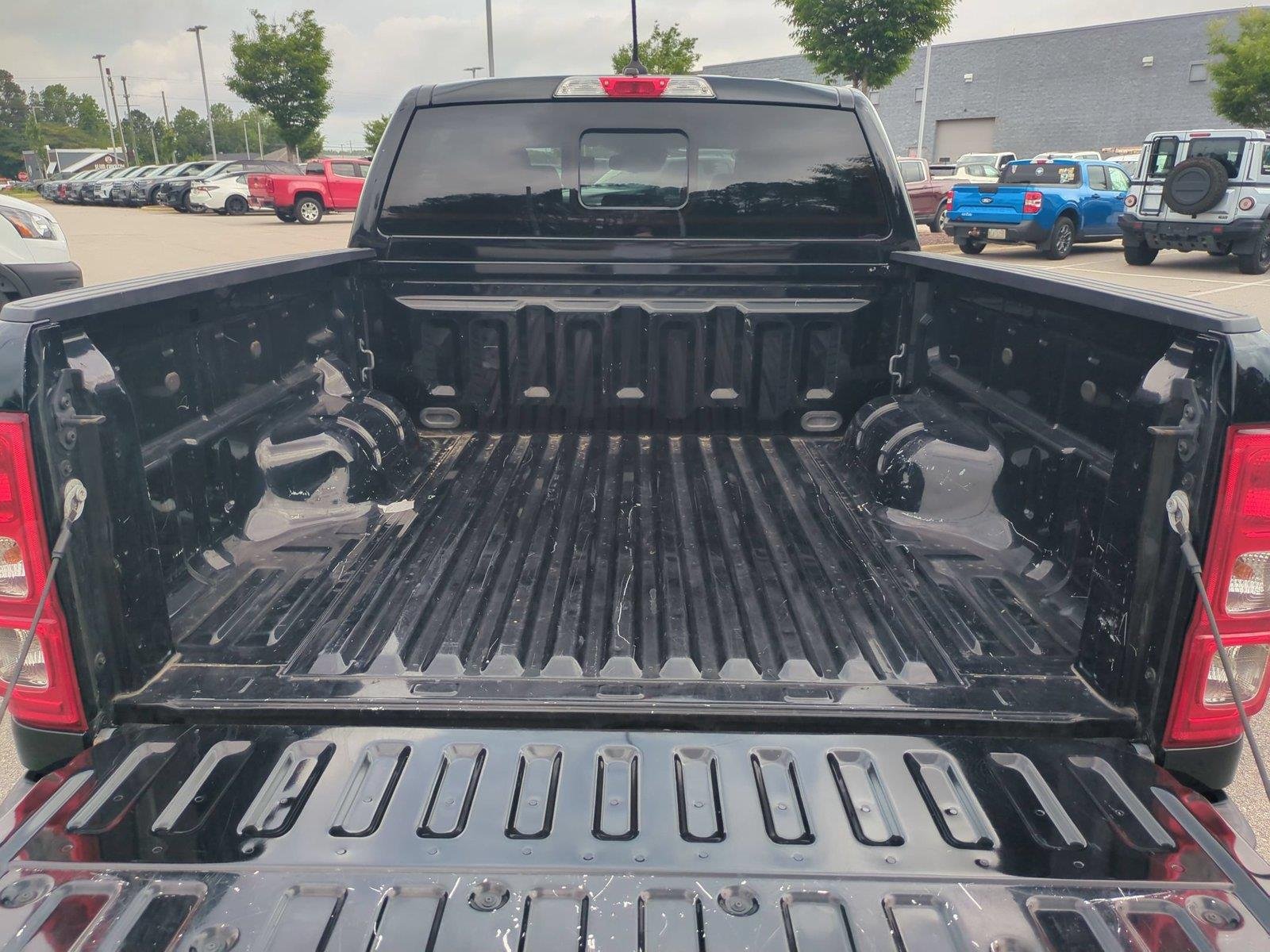 Used 2019 Shadow Black Ford XL image 32