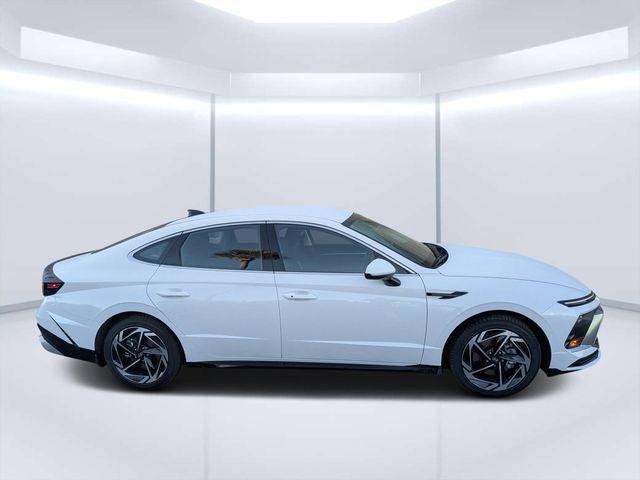 New 2026 White Hyundai SEL Sport image 2