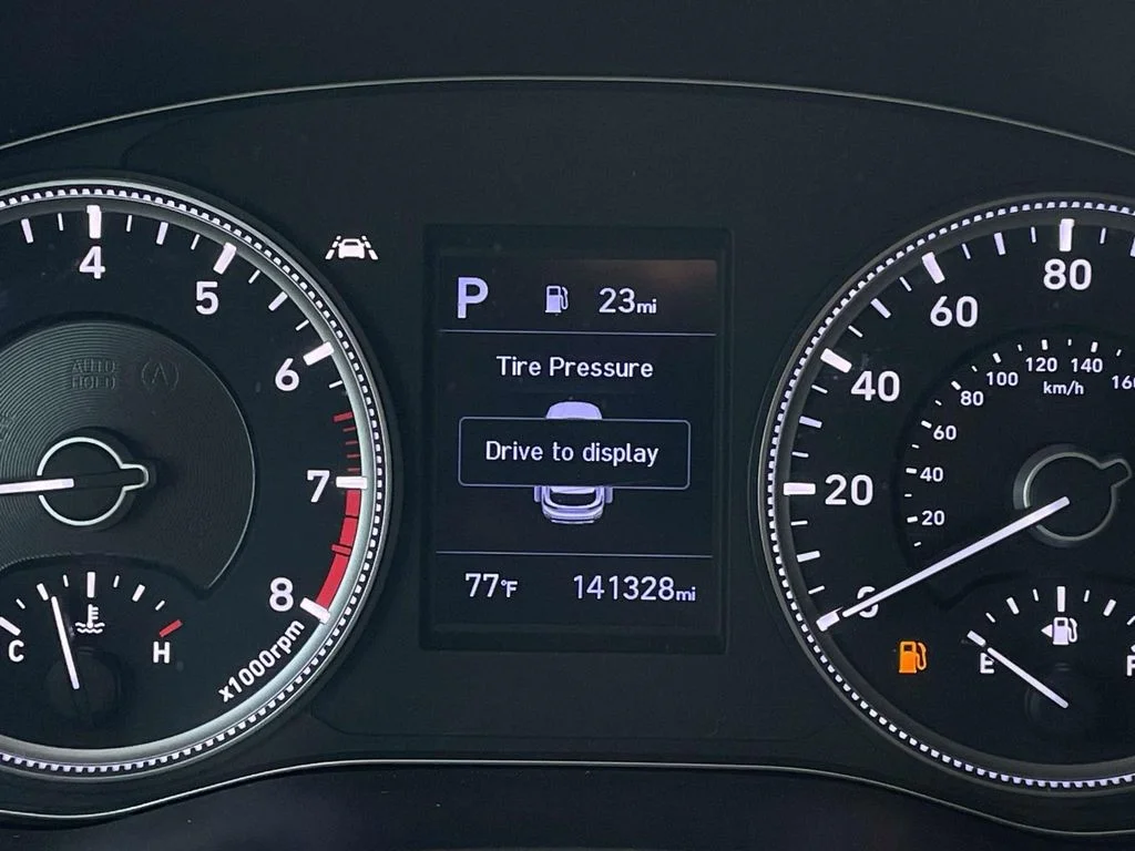 Used 2019 Machine Gray Hyundai SE image 16