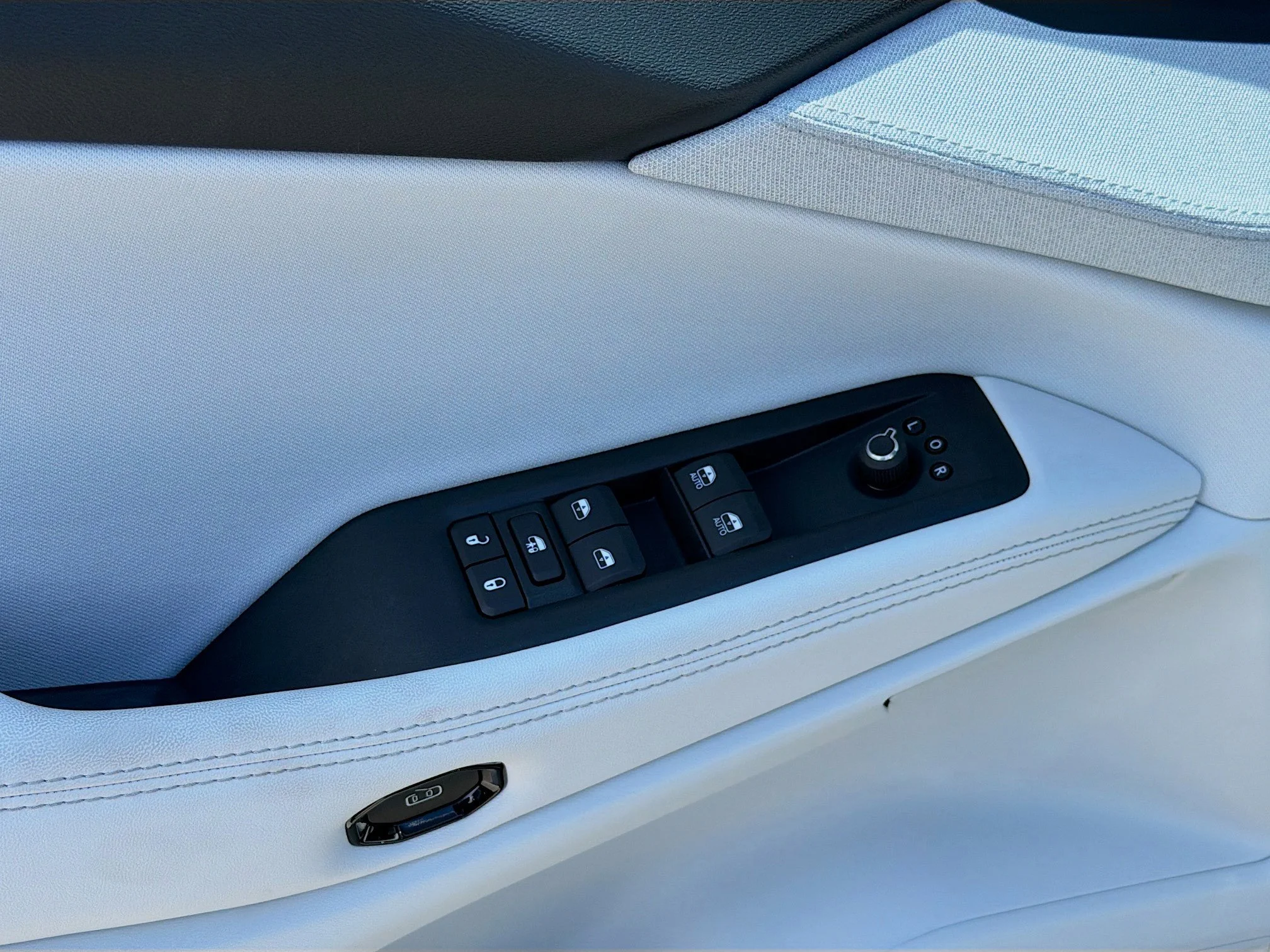 New 2026 Sting-Gray Clear-Coat Exterior Paint Jeep Laredo image 23