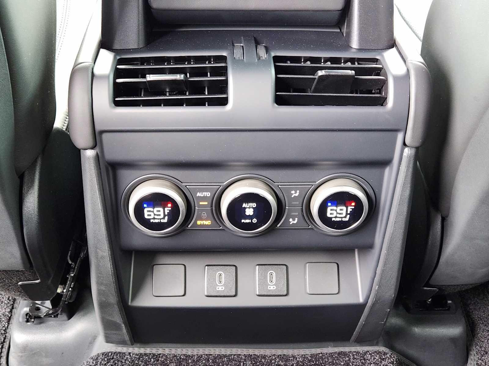 2026 Land Rover Defender X-Dynamic SE - Photo 30