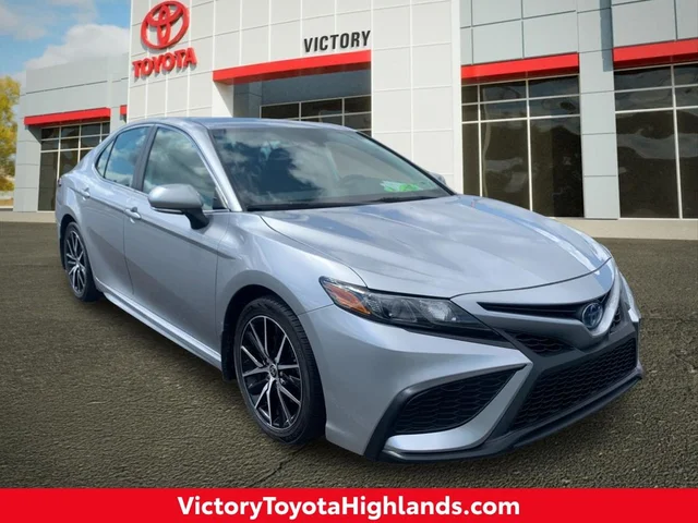 2022 Toyota Camry Hybrid SE