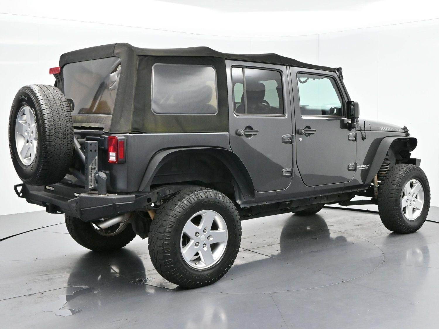Used 2017 Granite Crystal Metallic Clearcoat Jeep Rubicon image 7