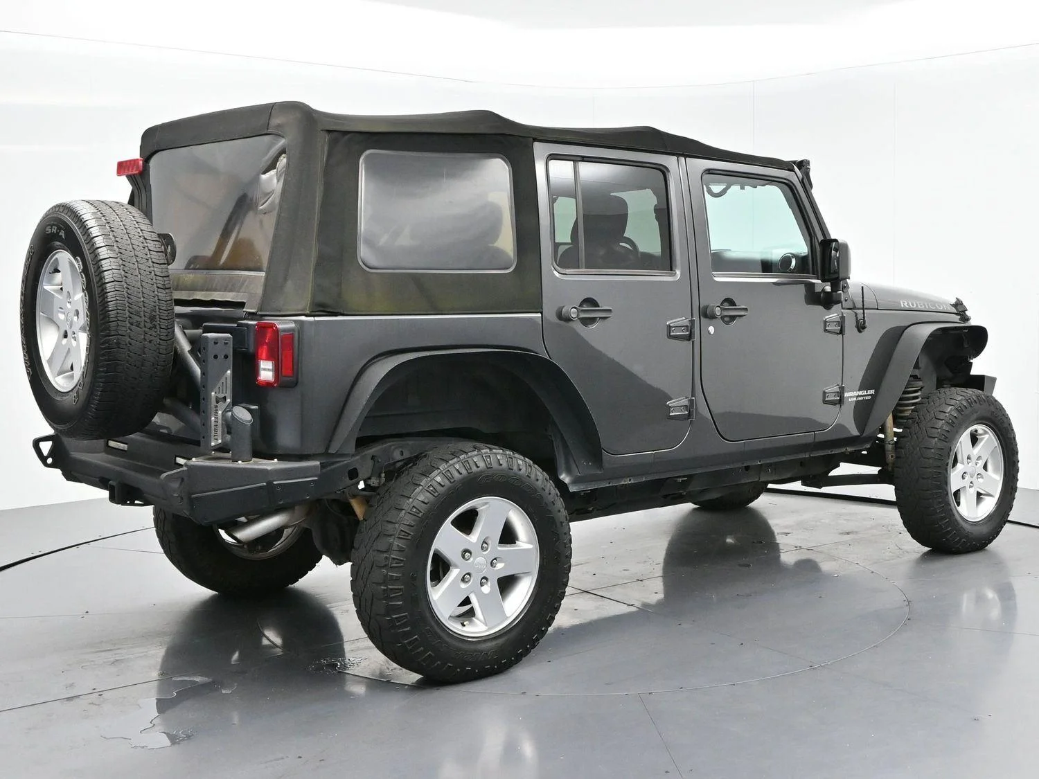 Used 2017 Granite Crystal Metallic Clearcoat Jeep Rubicon image 7