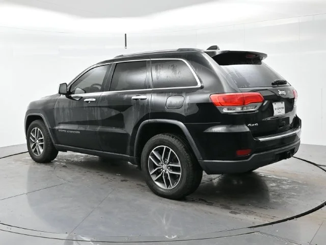 Used 2017 Diamond Black Crystal Pearlcoat Jeep Limited image 5