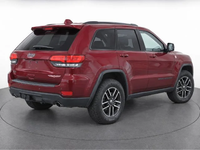 Used 2017 Velvet Red Pearlc Jeep Trailhawk image 3