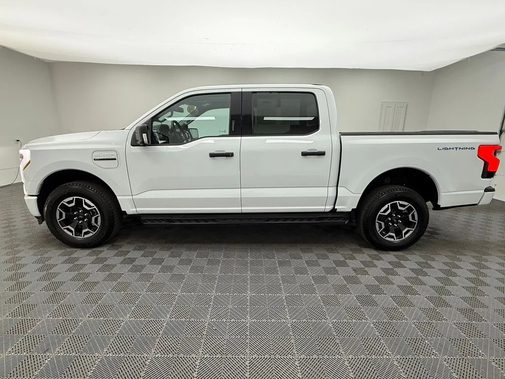 Used 2023 White Ford XLT image 12