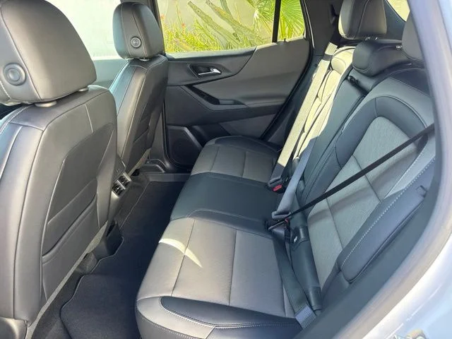 New 2027 White Chevrolet LT image 17