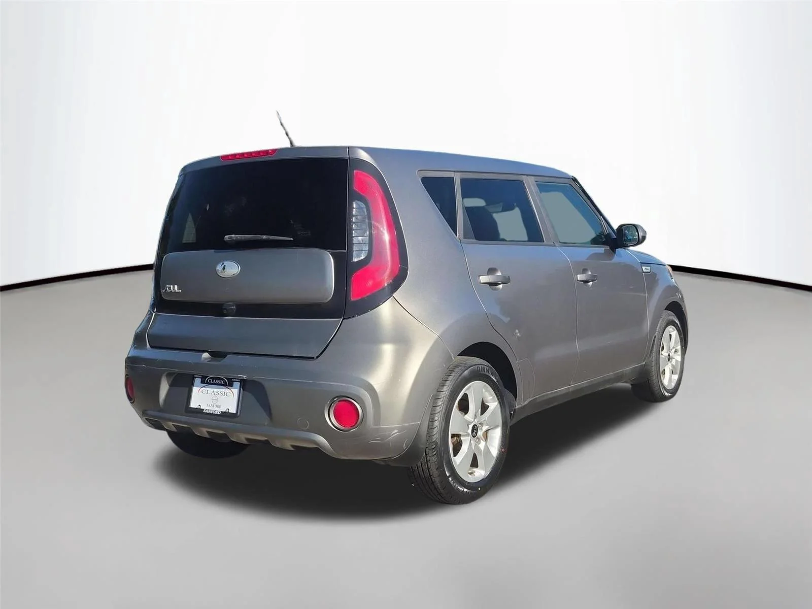 Used 2018 Titanium Gray Kia Base image 5