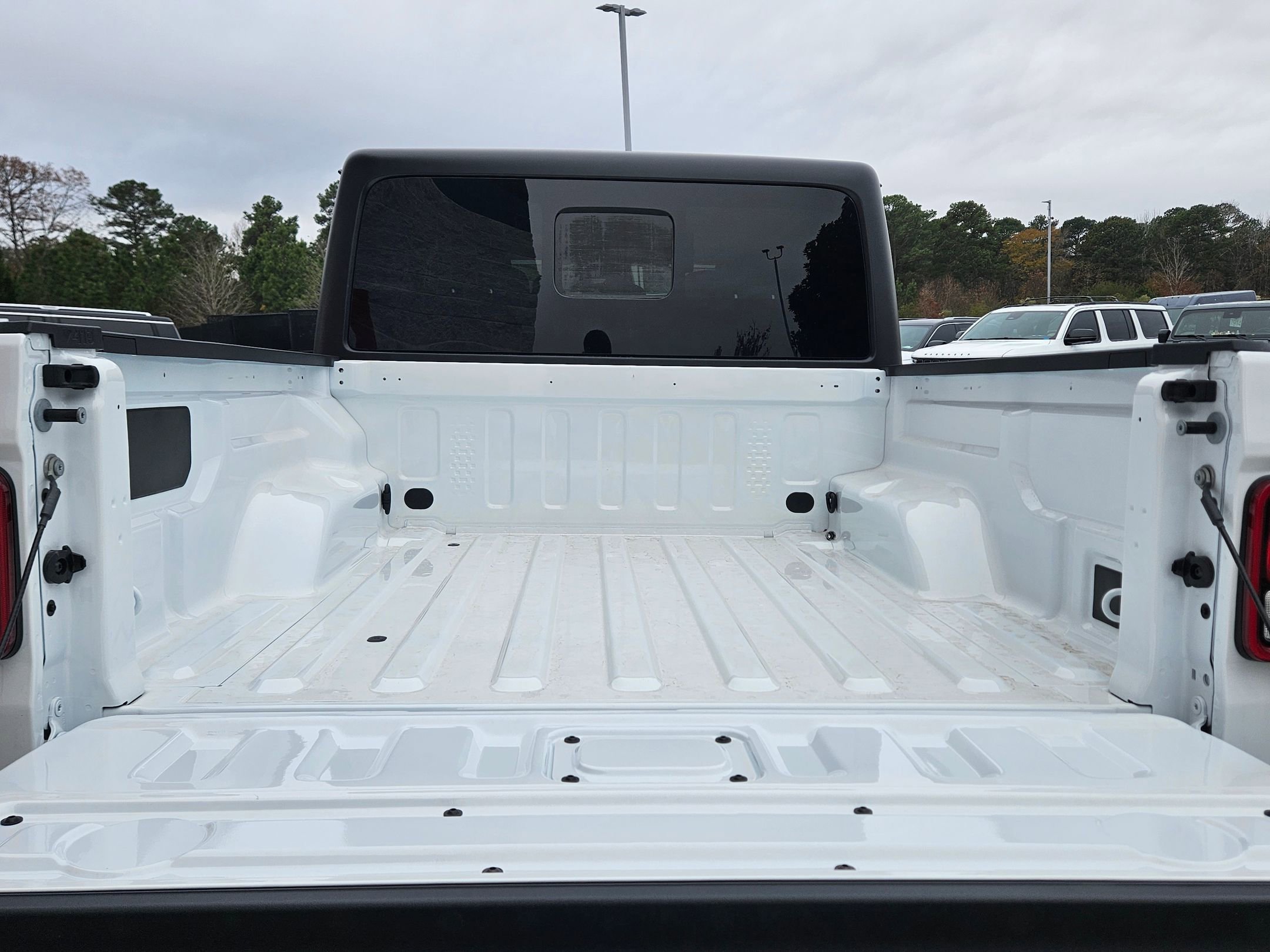 New 2026 Bright White Clear-Coat Exterior Paint Jeep Sport S image 26