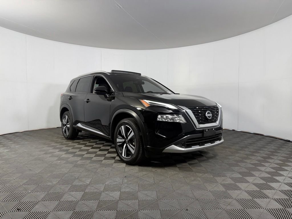 Used 2023 Black Nissan Platinum image 7