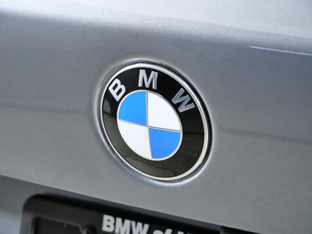 Used 2026 Skyscraper Grey Metallic BMW xDrive40i image 12