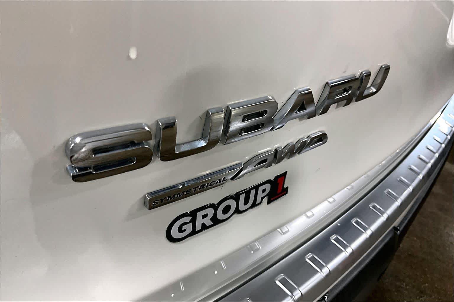 Used 2022 Crystal White Pearl Subaru Limited image 10