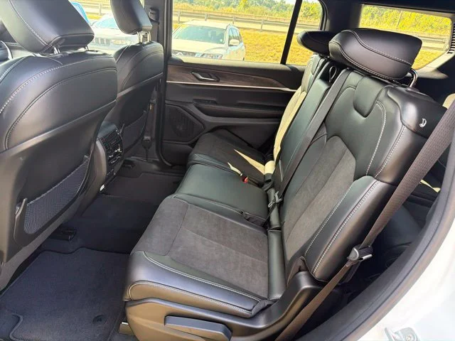 New 2027 White Jeep Laredo Altitude image 21