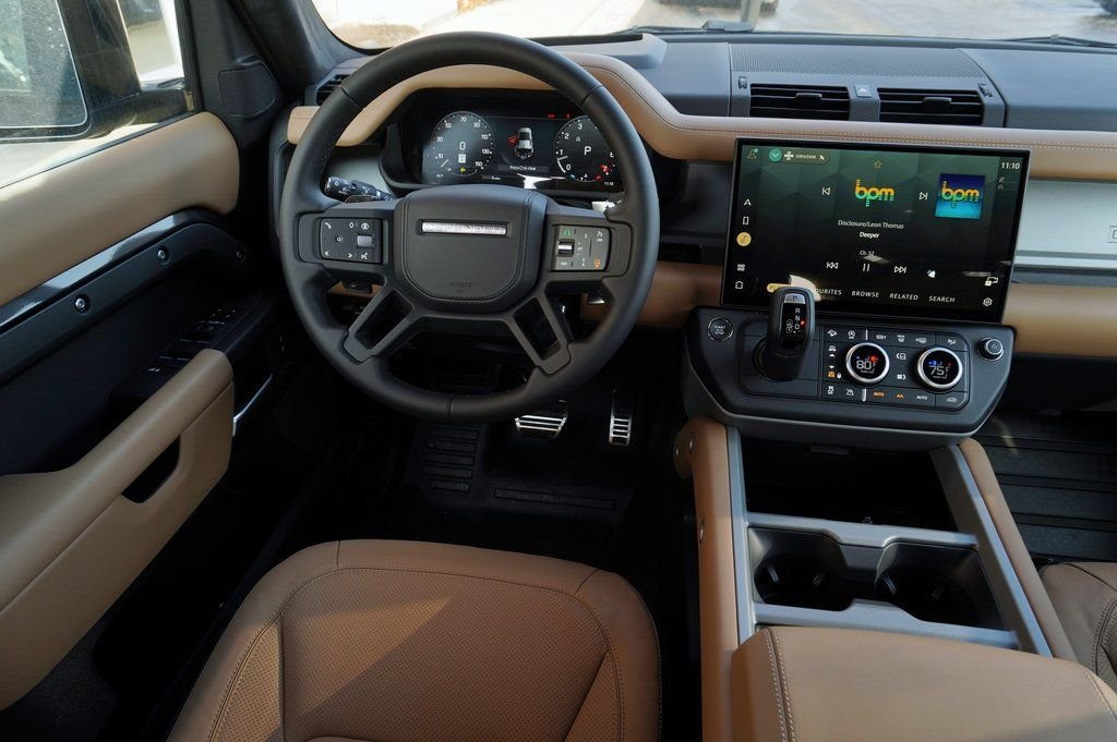 Used 2026 Gray Land Rover V8 image 17