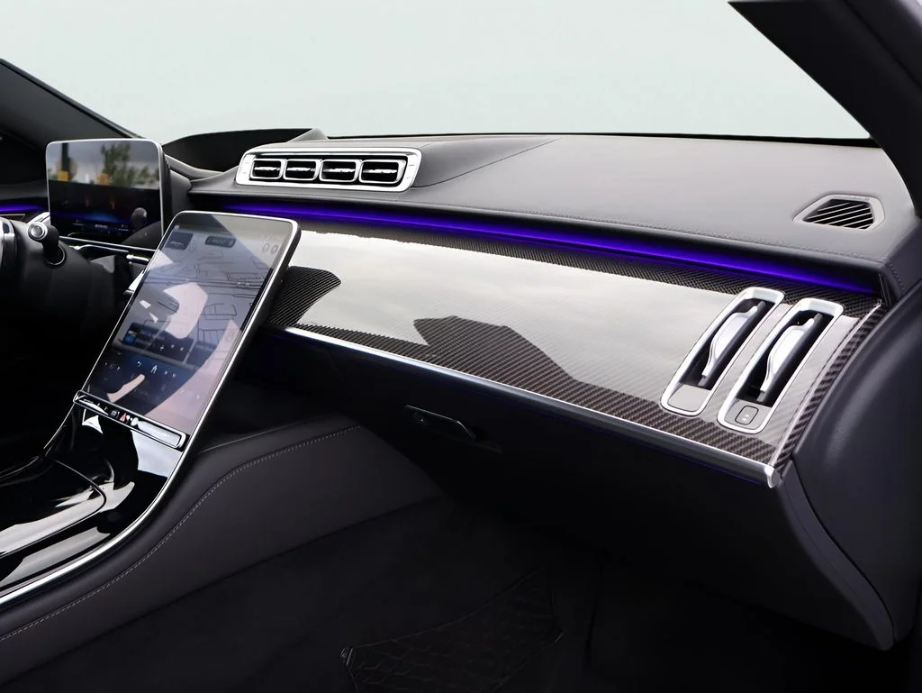 New 2025 MANUFAKTUR Moonlight White Metallic Mercedes-Benz S 63 E AMG® image 12