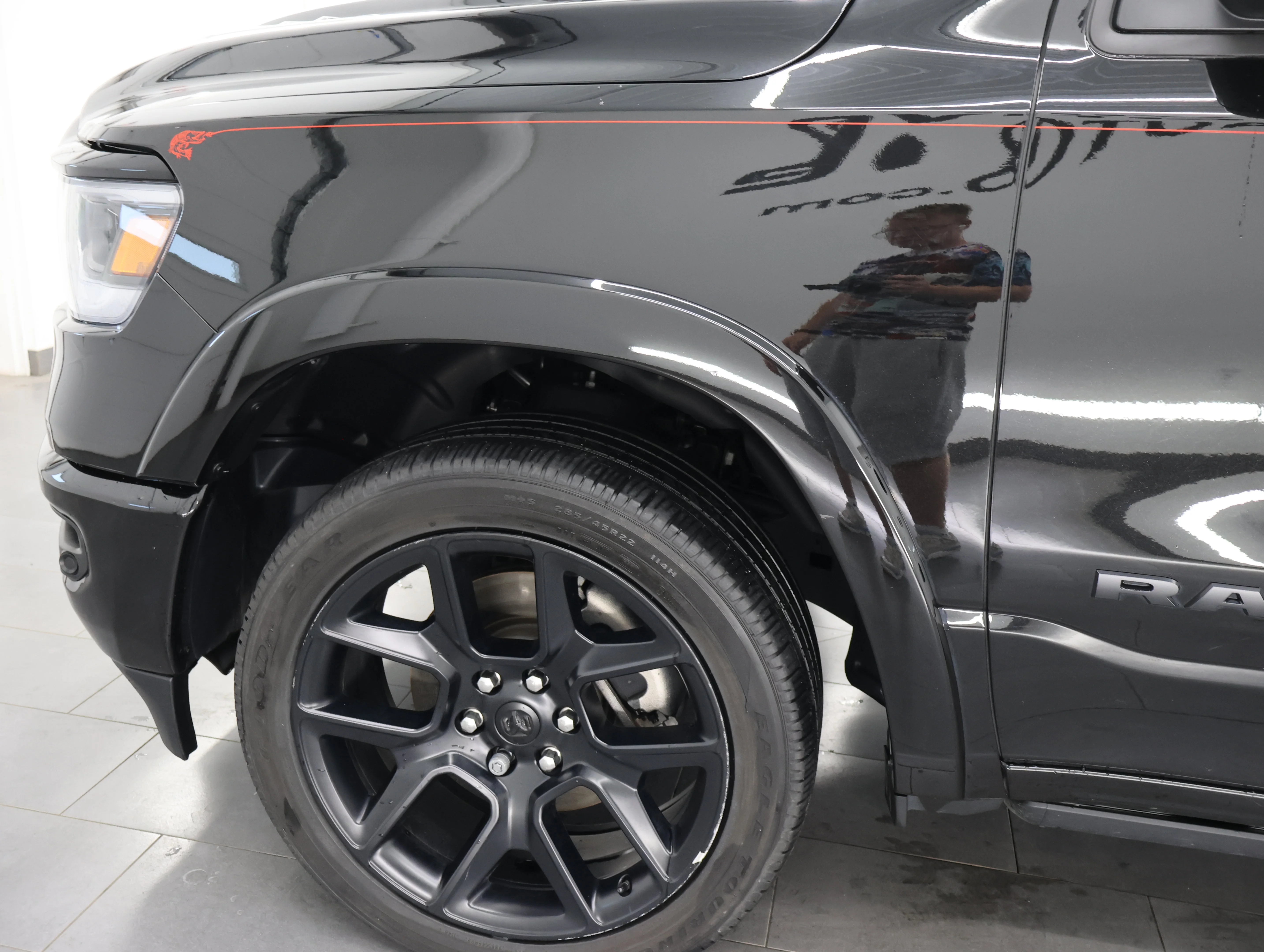 Used 2021 Diamond Black Crystal Pearlcoat Ram Laramie image 33