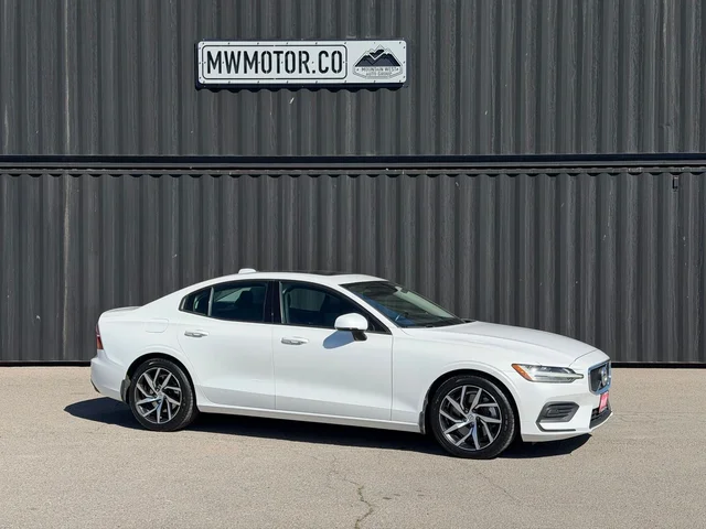 2020 Volvo S60 T6 Momentum