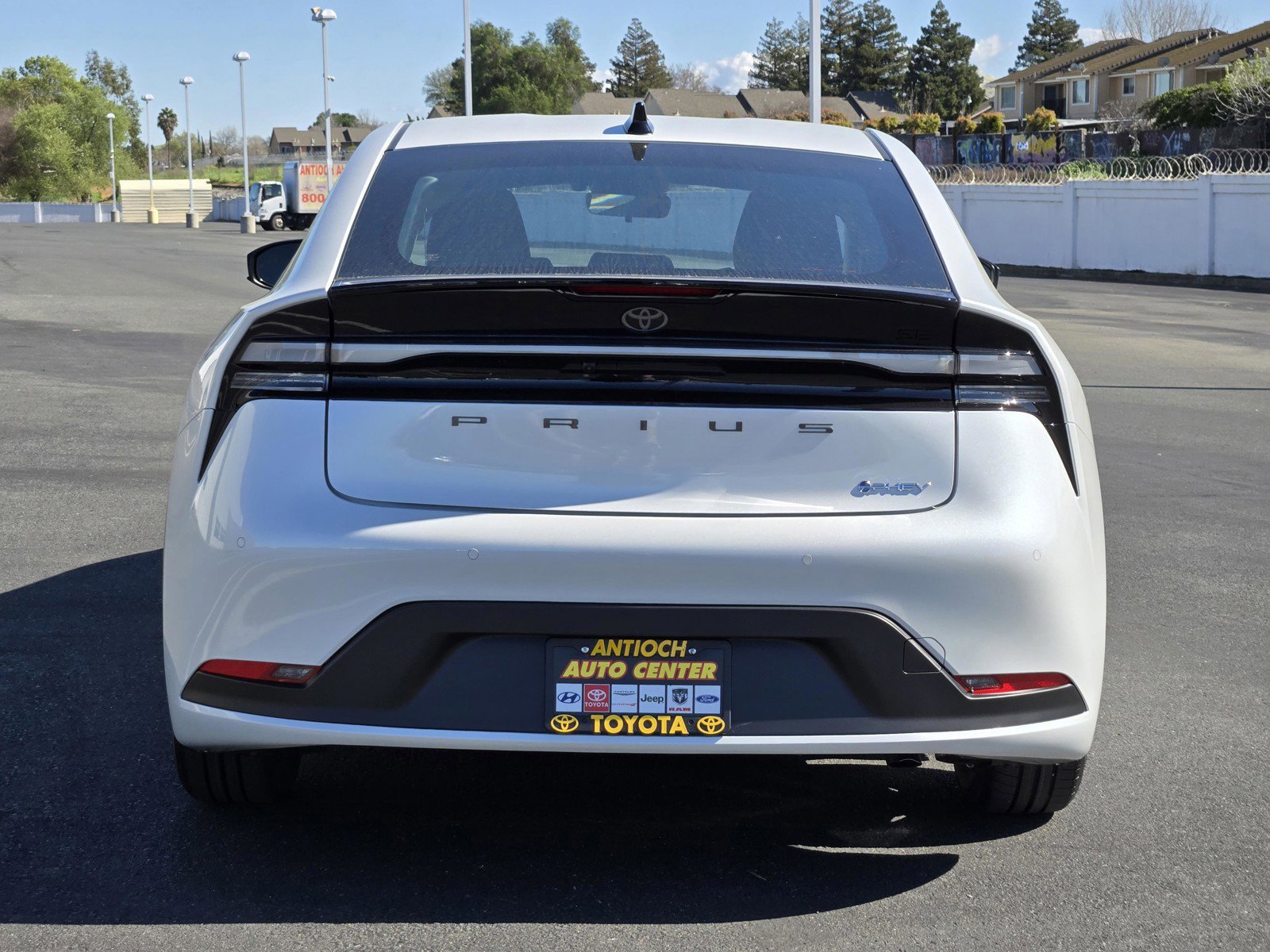 New 2026 Wind Chill Pearl <sup>1</sup> Toyota  SE image 5