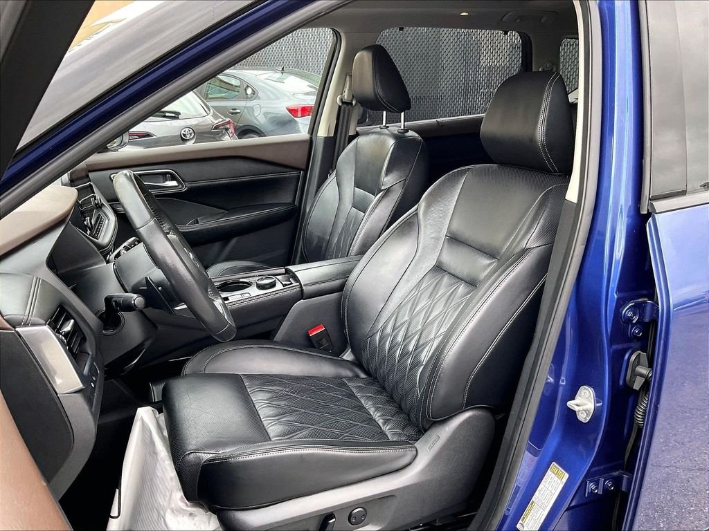 Used 2021 Blue Nissan Platinum image 10