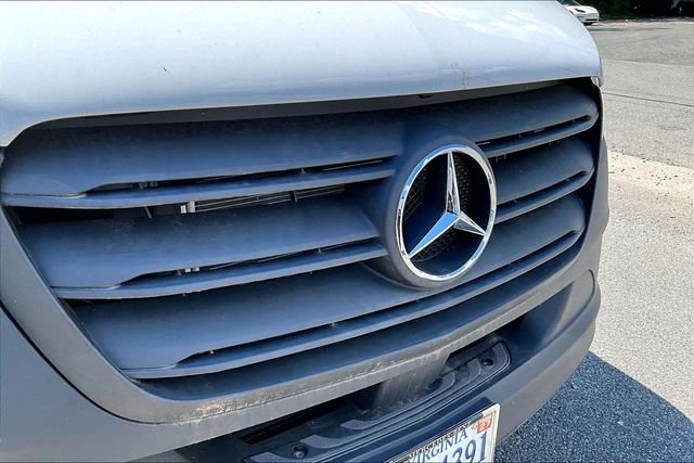 Used 2025  Mercedes-Benz Cargo 144 WB image 19