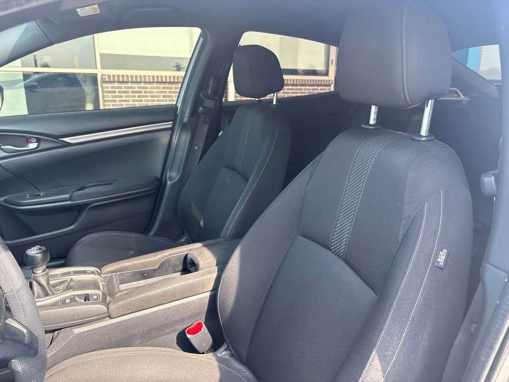 Used 2018 Silver Honda LX image 19