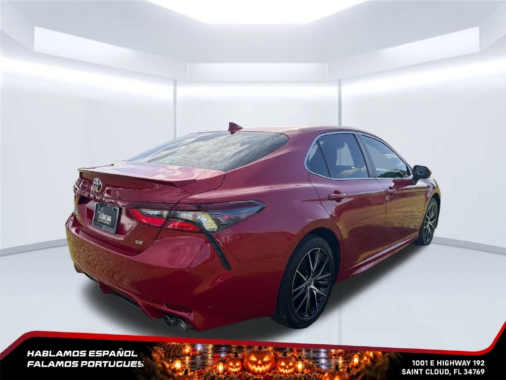 Used 2024  Toyota SE image 5
