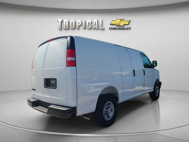 New 2026 Summit White Chevrolet WT image 5
