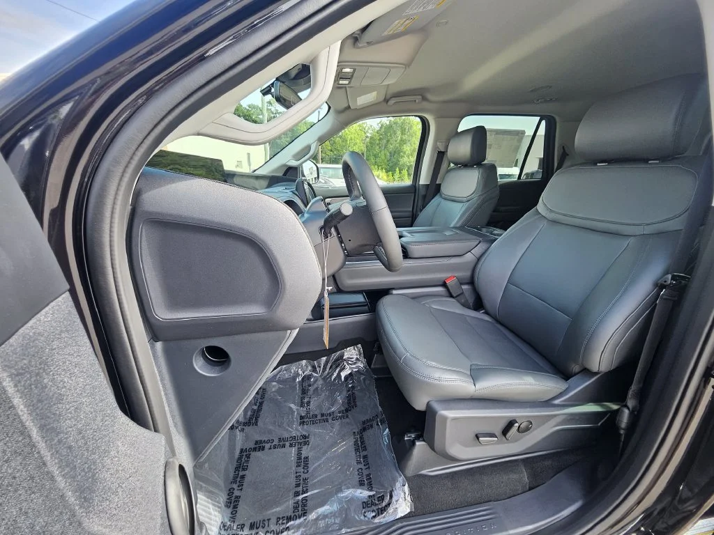 New 2027 Agate Black Metallic Ford Active image 4