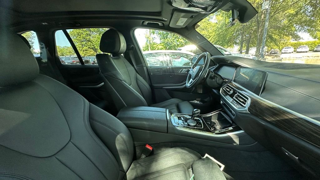 Used 2021 Jet Black BMW xDrive40i image 5