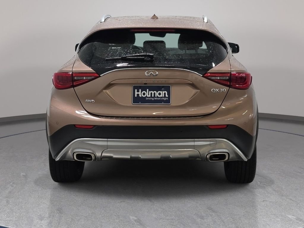 Used 2017 Liquid Copper INFINITI Premium image 7