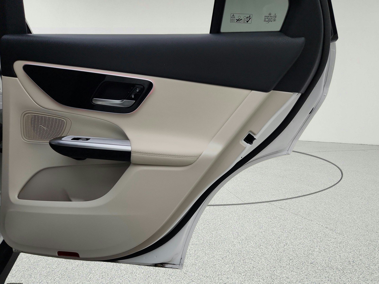 Certified Used 2025 Polar White Mercedes-Benz GLC 300 image 28