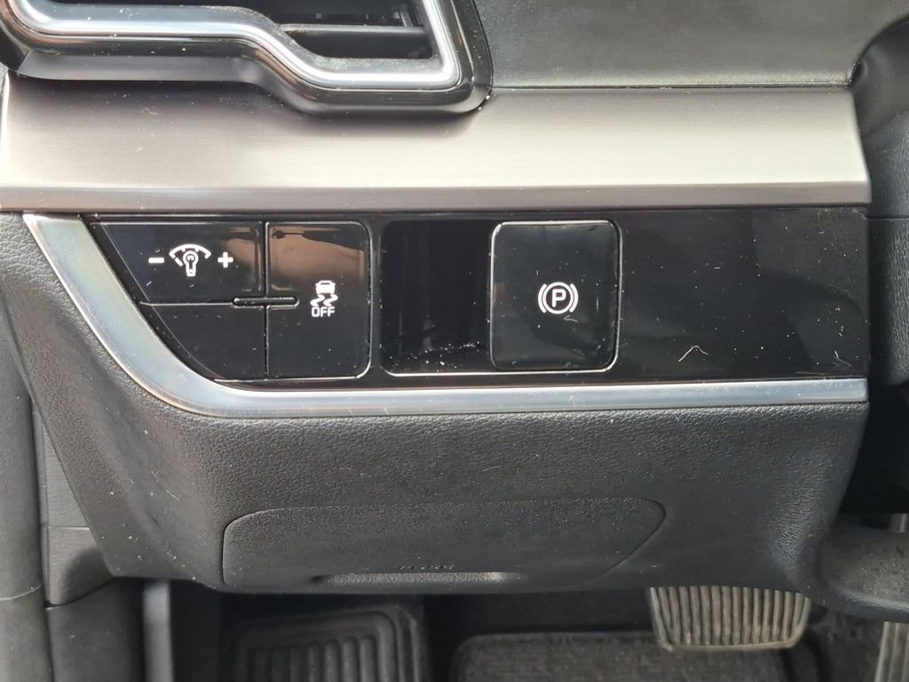 Used 2024 Silver Kia EX image 19