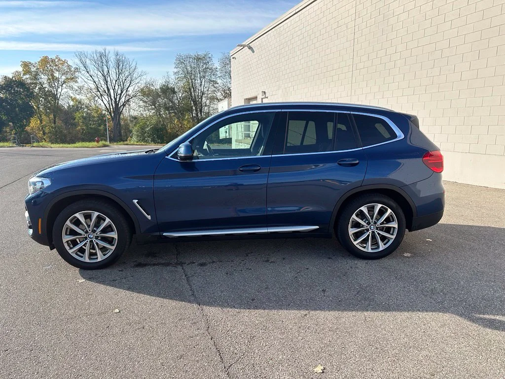 Used 2019 Blue Metallic BMW xDrive30i image 3