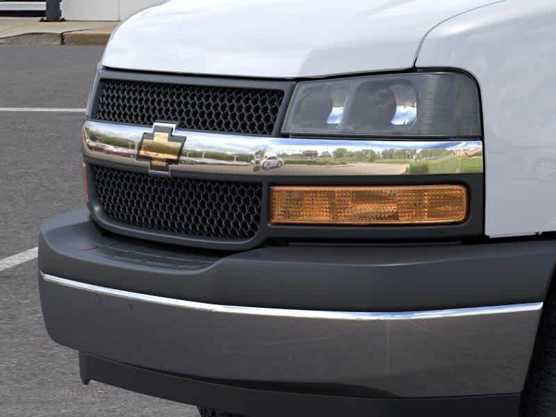New 2026 Summit White Chevrolet 1WT image 13