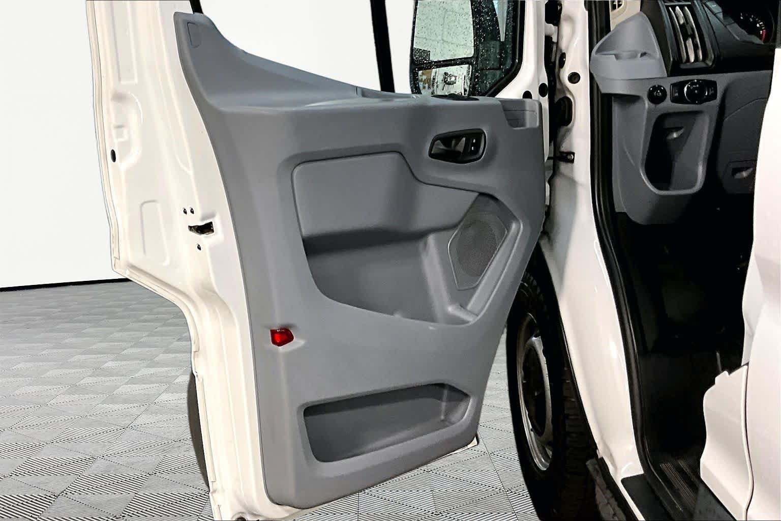Used 2018 Oxford White Ford  image 22