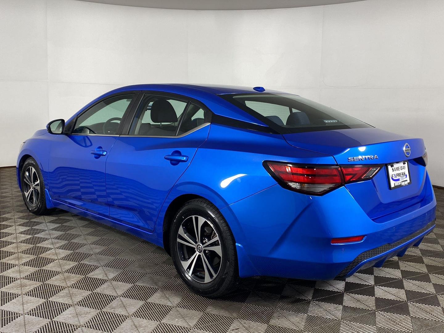 Used 2020 Electric Blue Metallic Nissan SV image 7