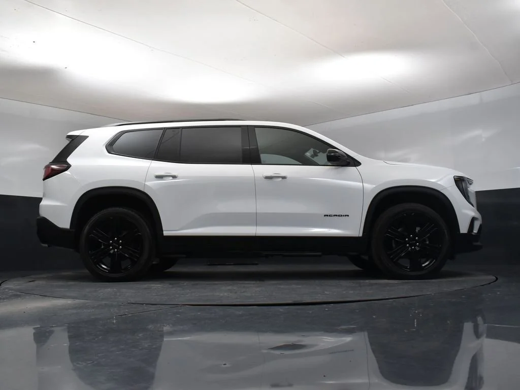 New 2026 Summit White GMC Elevation image 29