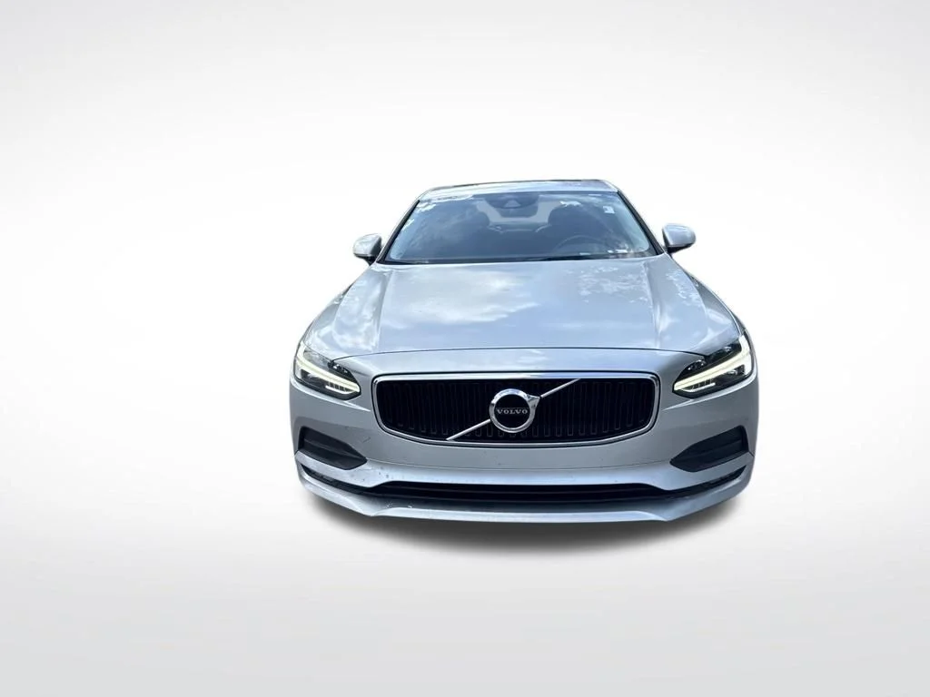 Used 2018 Silver Volvo T5 Momentum image 3