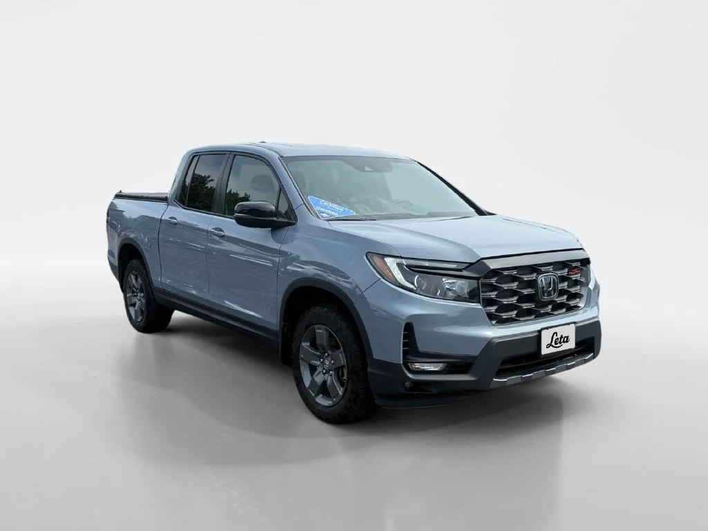 Certified Used 2025 Sonic Gray Pearl Honda AWD TRAILSPORT image 2