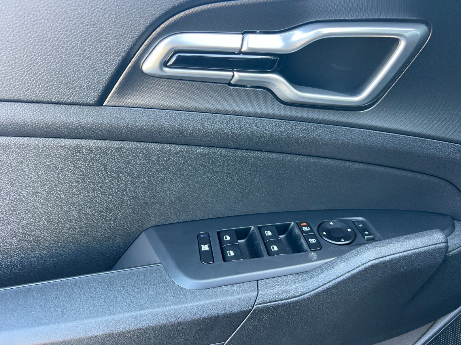 New 2027 Gravity Gray Kia LX image 10