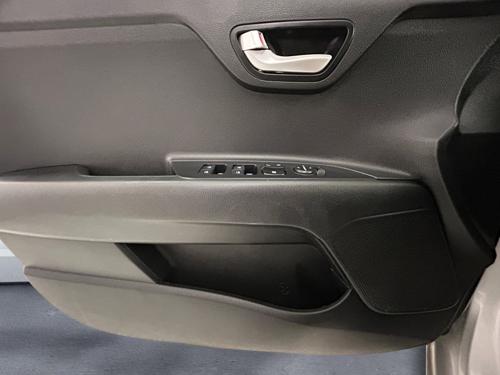 Used 2019 Silver Kia S image 12