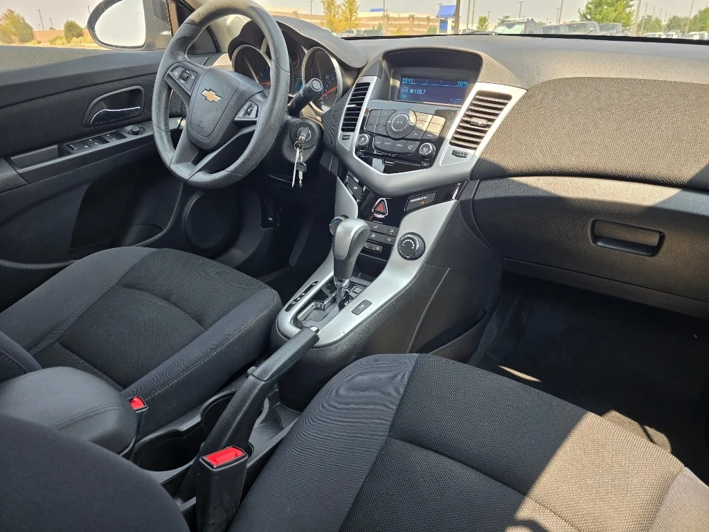 Used 2016 Black Granite Metallic Chevrolet LT image 27