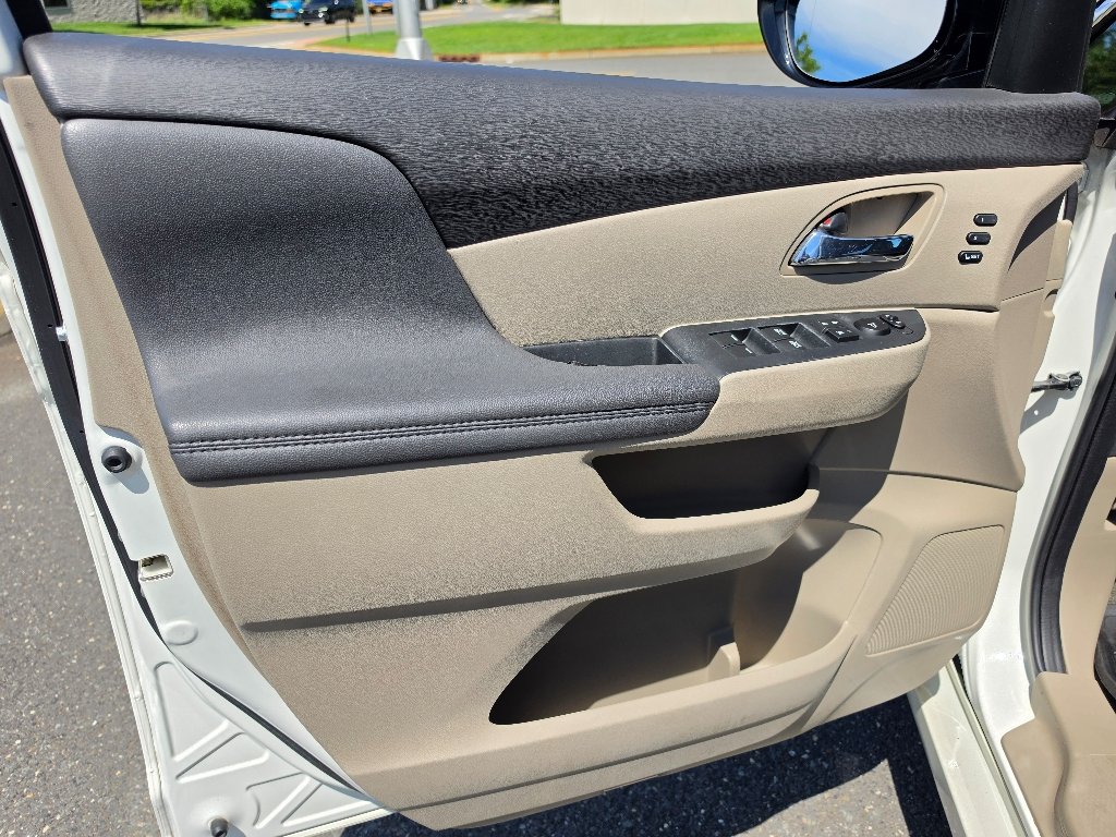 Used 2016 White Diamond Pearl Honda Touring Elite image 32