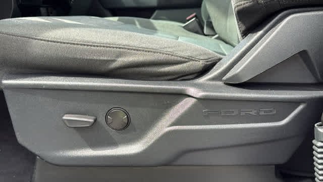 Used 2023 Oxford White Ford XLT image 13