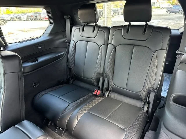 New 2025 Diamond Black Crystal Pearl-Coat Exterior Paint Jeep Summit image 6