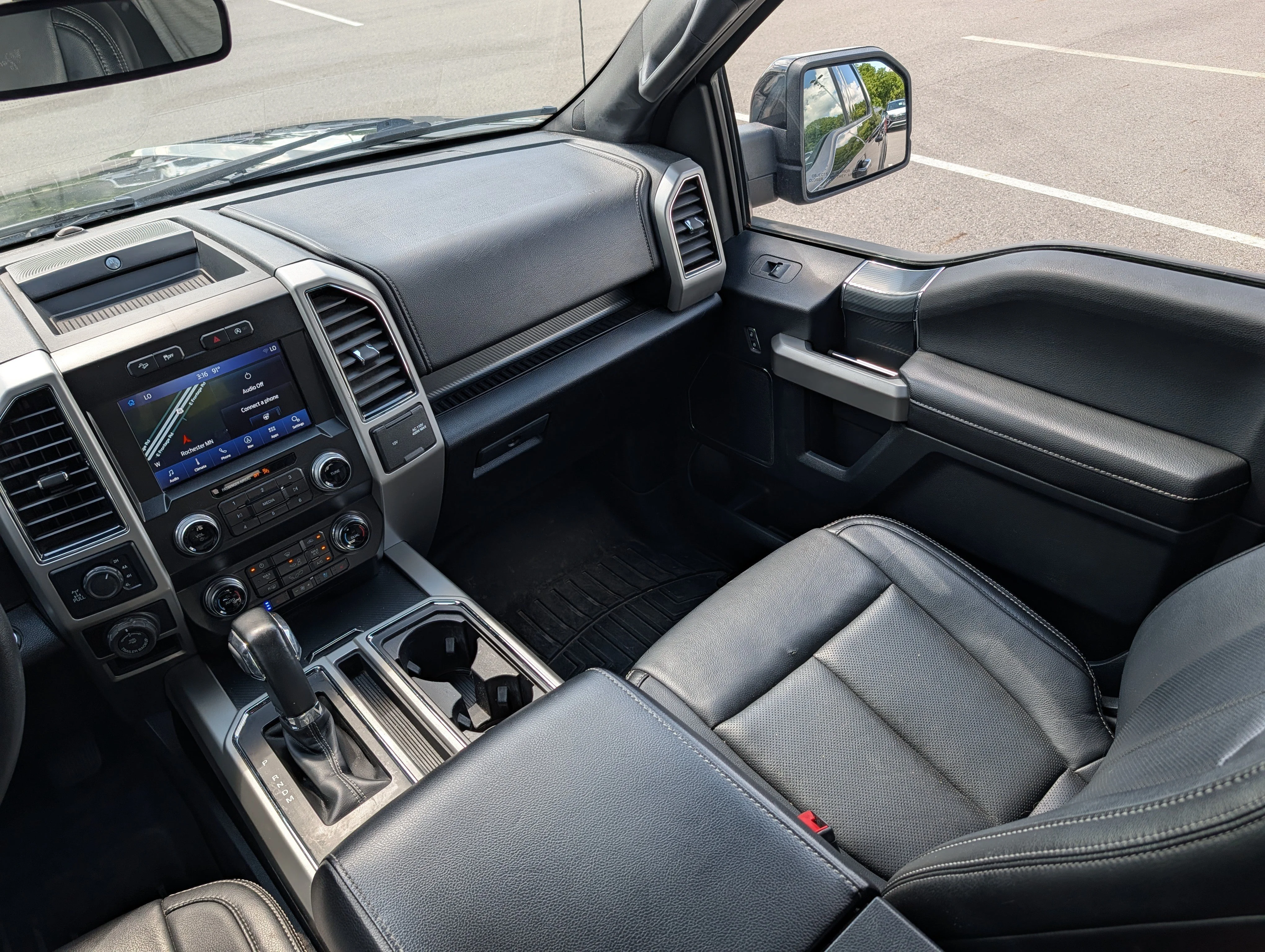 Used 2019 Agate Black Metallic Ford LARIAT image 11