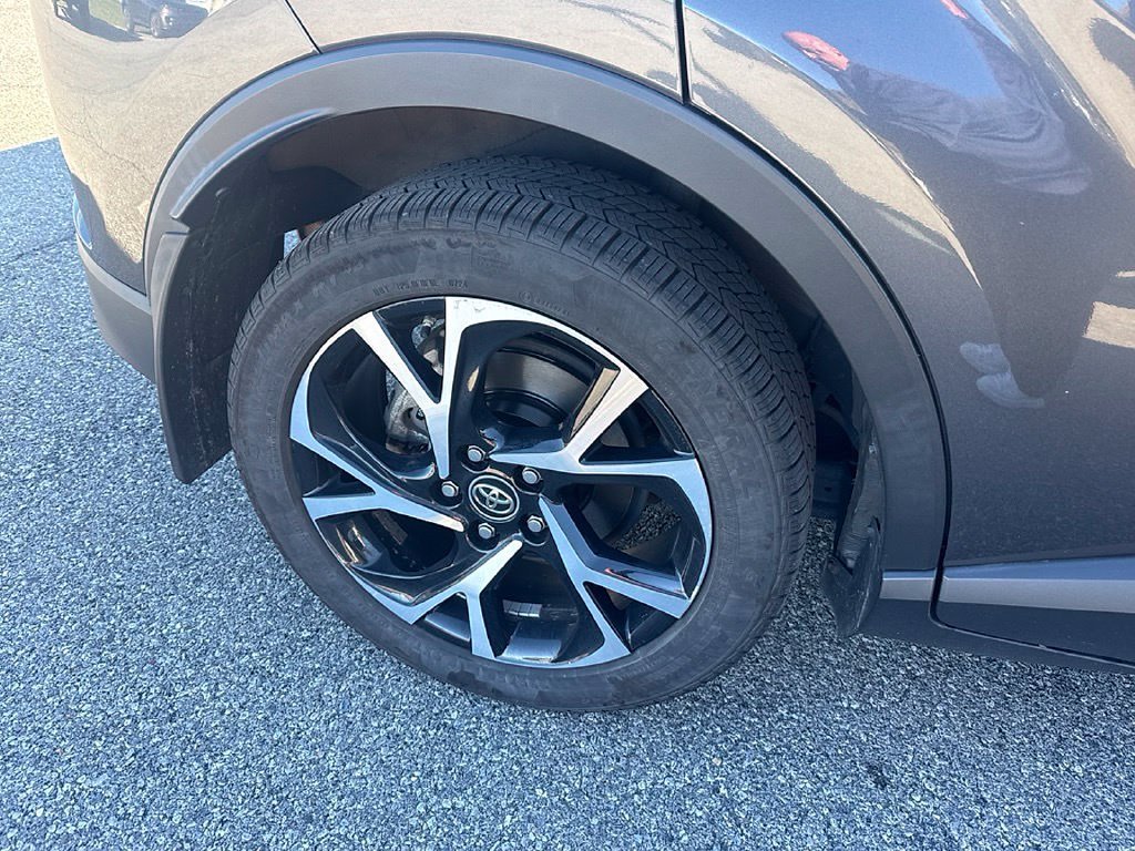 Used 2019 Magnetic Gray Metallic Toyota Limited image 3